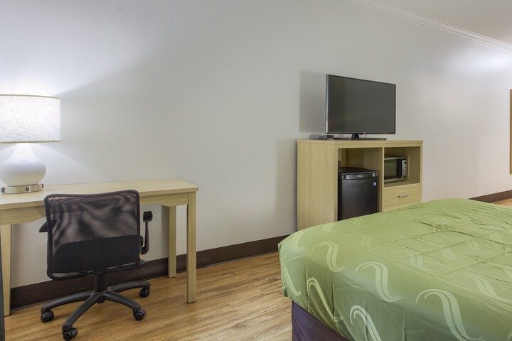 Room 13 of 33