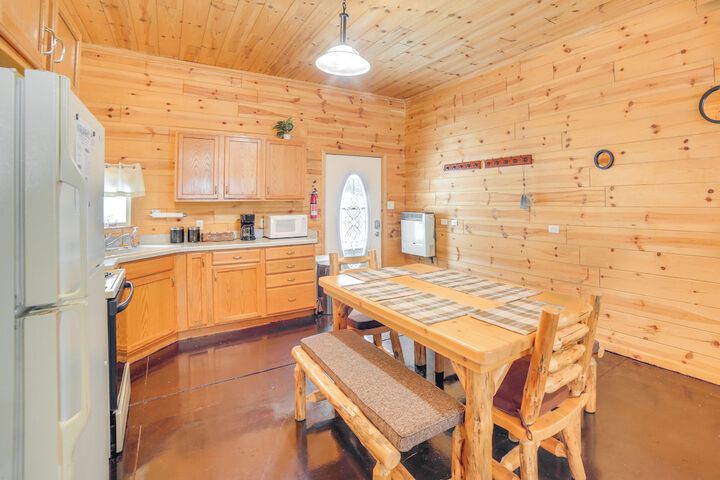 6 Mi to Shingleton: Manistique Home w / Yard!