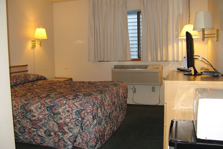 Room 17 of 24