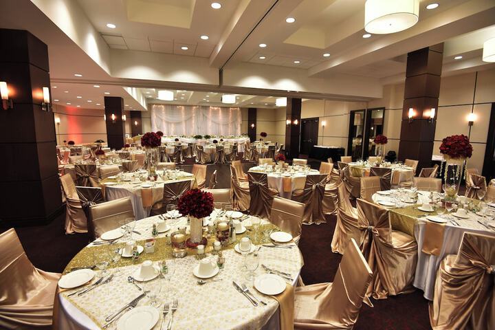 Ballroom/Hall 34 of 35