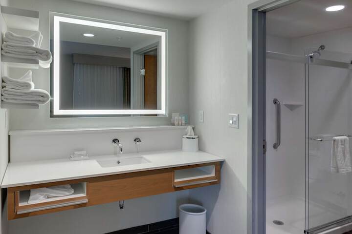Room 16 of 40