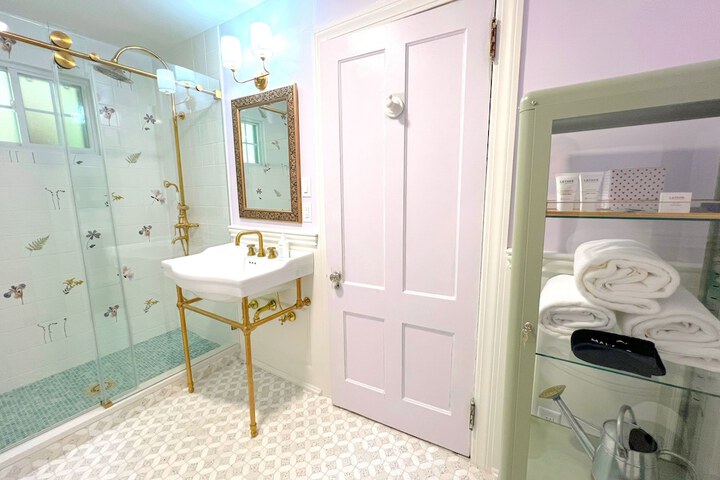 Room 37 of 69