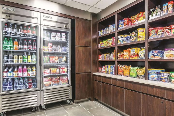 La Quinta Inn & Suites by Wyndham Alexandria Airport