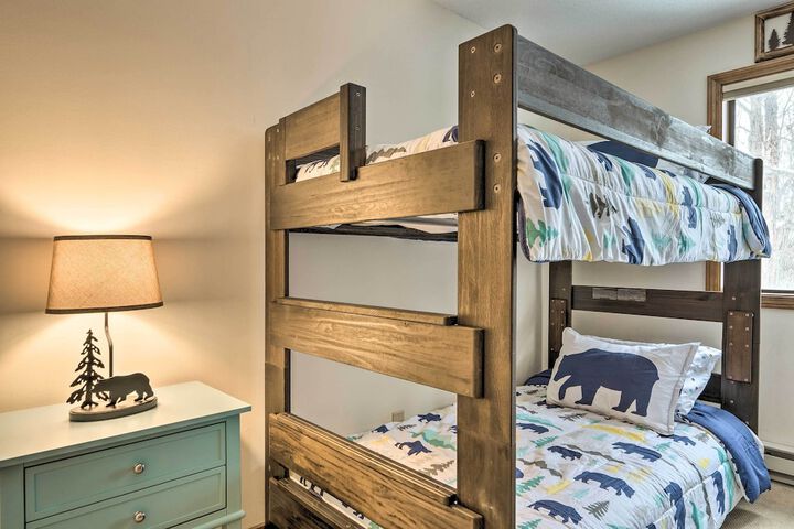 Hartford Escape w / Fire Pit 3 Mi to Ski & Golf!