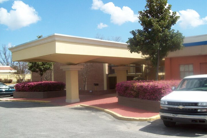 Quality Inn & Suites Conference Center Statesboro Historic District