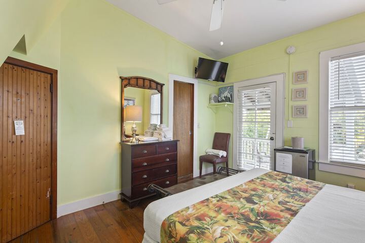 Room 28 of 61