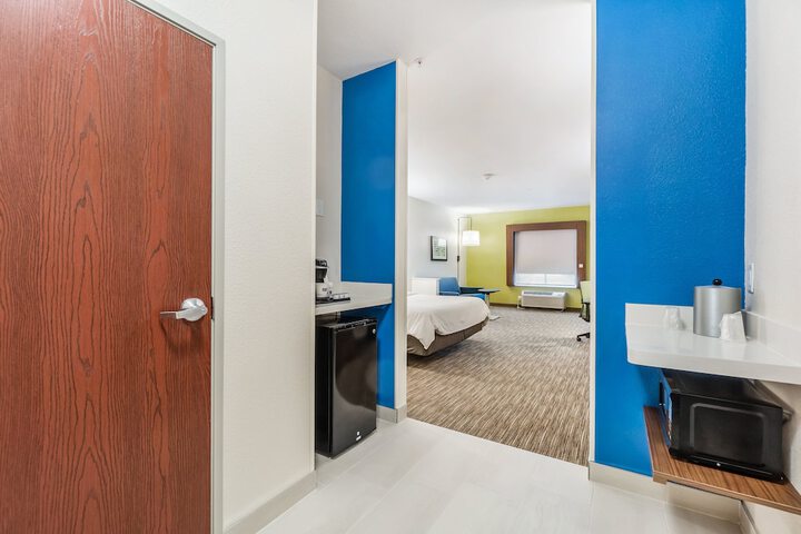 Room 26 of 82