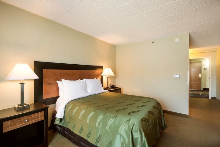 Room 18 of 32