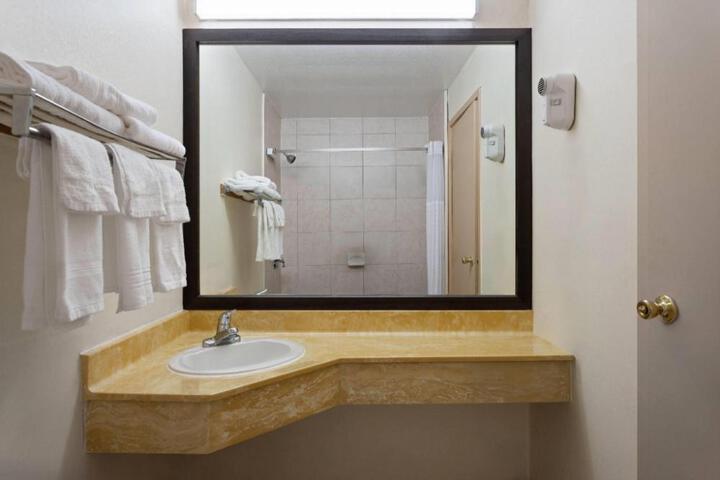 Super 8 by Wyndham Columbus