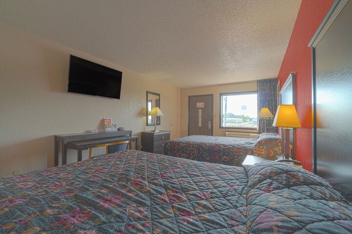 Regency Inn & Suites by OYO Bay City TX