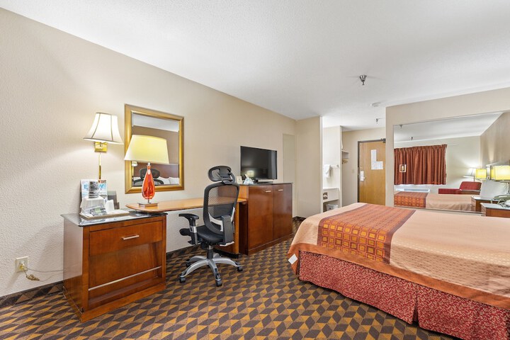 Room 32 of 40