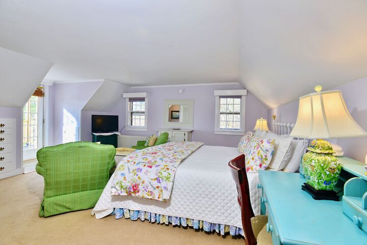 Room 140 of 275