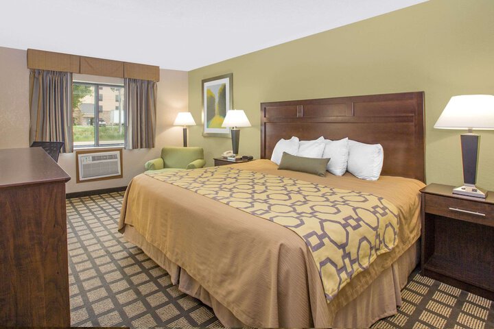Room 6 of 16
