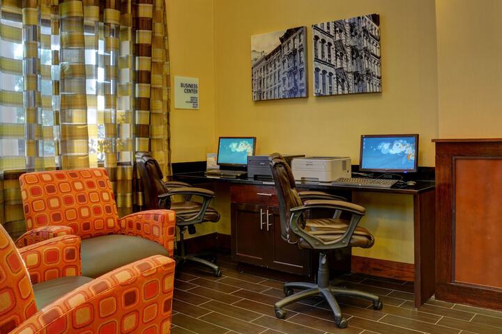 Holiday Inn Express & Suites Midwest by IHG