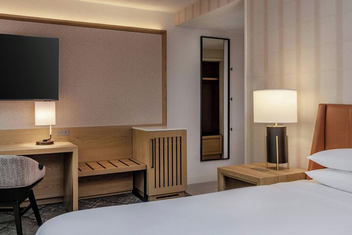 Sheraton Commander Hotel