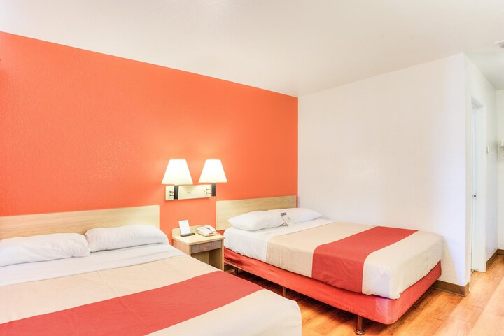 Motel 6 Tigard OR - Portland South - Lake Oswego