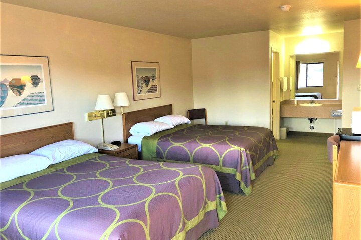 Room 14 of 33