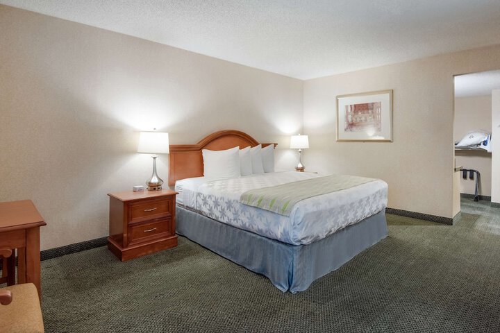 Room 25 of 81