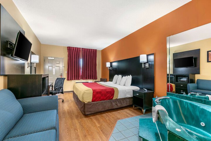 Room 9 of 34