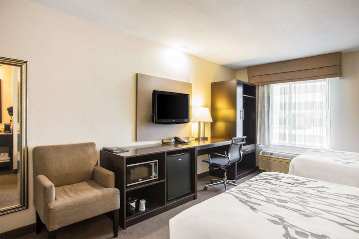 Room 6 of 28