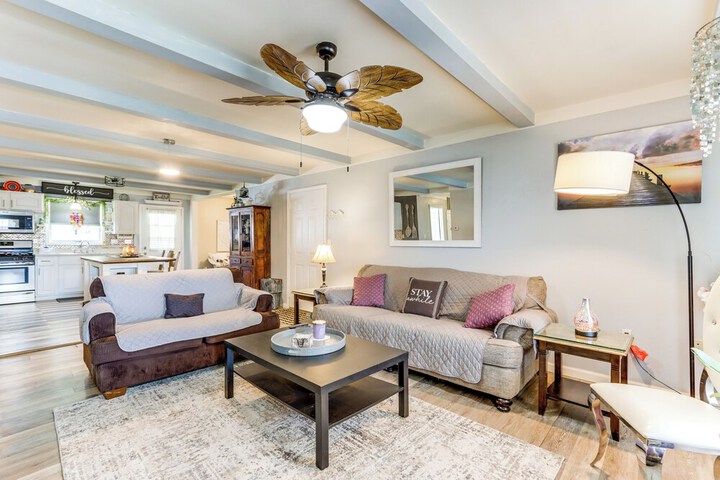 Charming St. James Home Near Maramec Spring Park!
