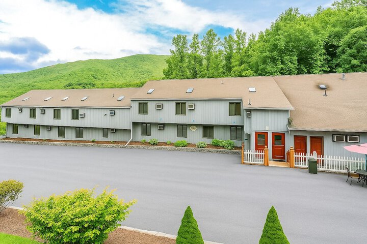 Smoketree Lodge