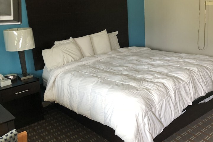 Room 5 of 60