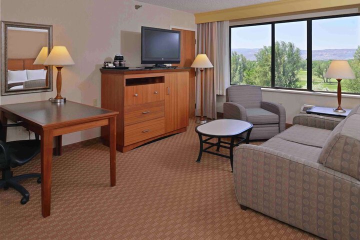 Room 27 of 104