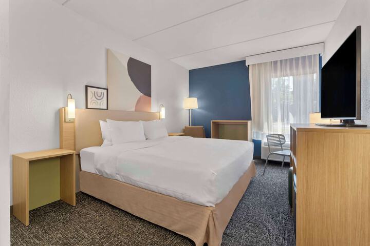 Room 14 of 24