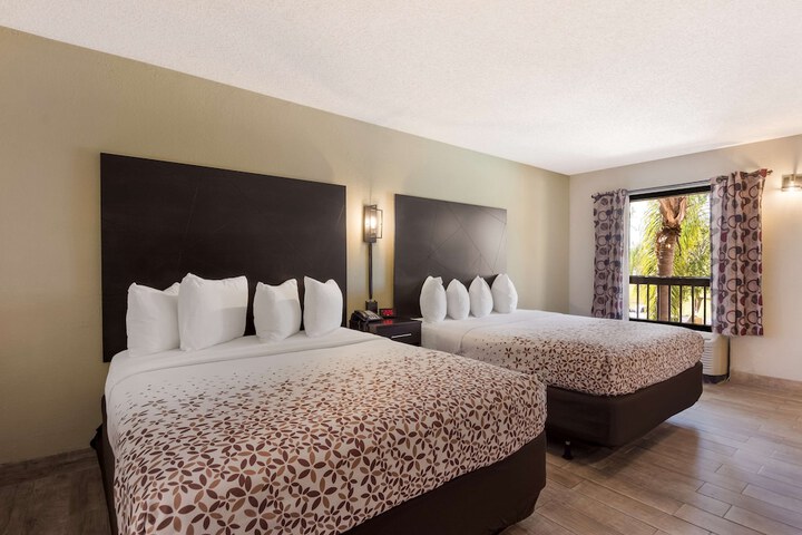 Room 12 of 23