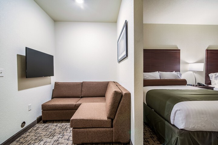 Room 9 of 30