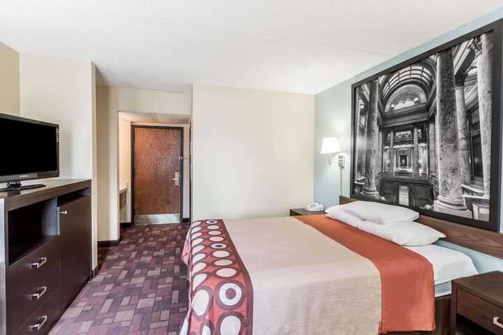 Room 5 of 16