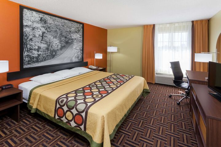 Room 10 of 16