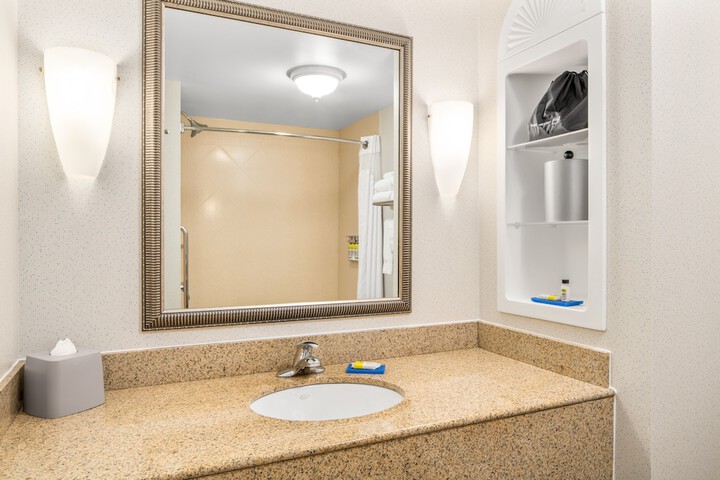 Holiday Inn Express & Suites Wilmington-Newark by IHG
