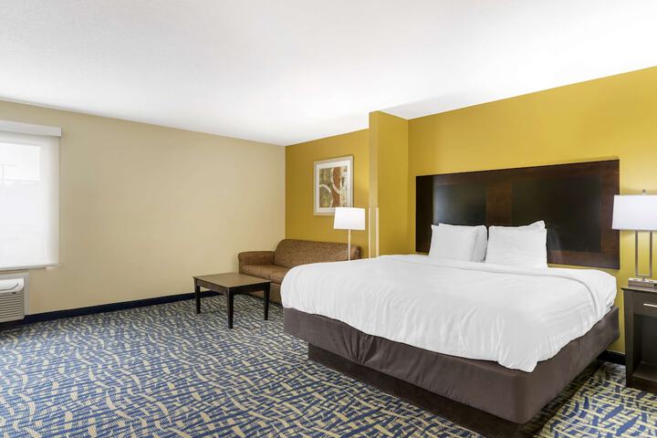 Room 34 of 40
