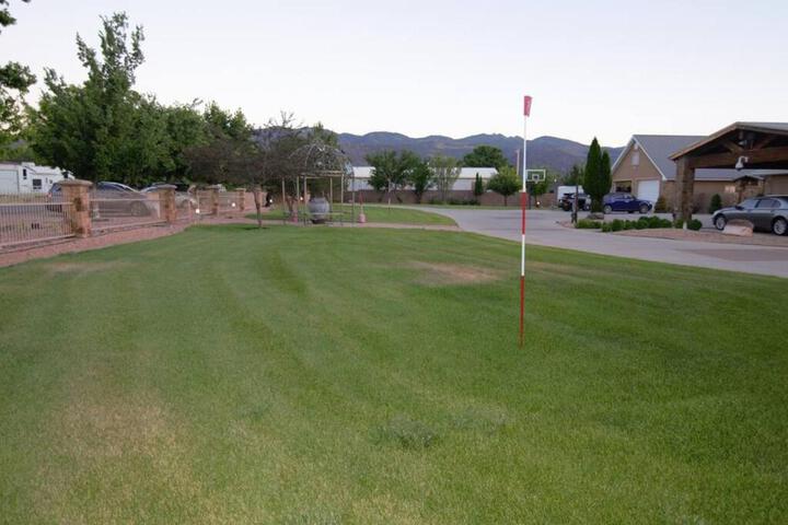 Tacit Shadow Resort Aviator Queen Suite Gym, Coffee Bar, Hot-Tub, Free Laundry, Food Available