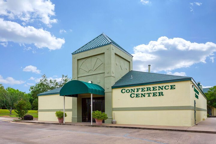 Hotel 4 of 33