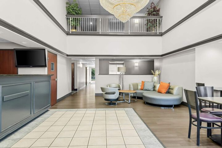 Super 8 by Wyndham Weatherford