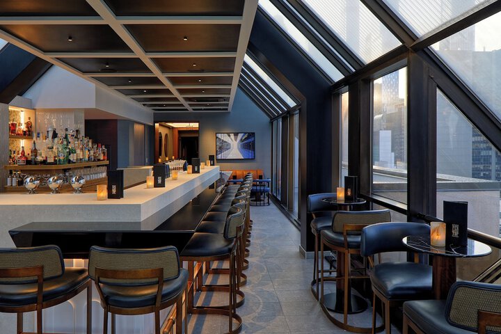 Lounge 78 of 101