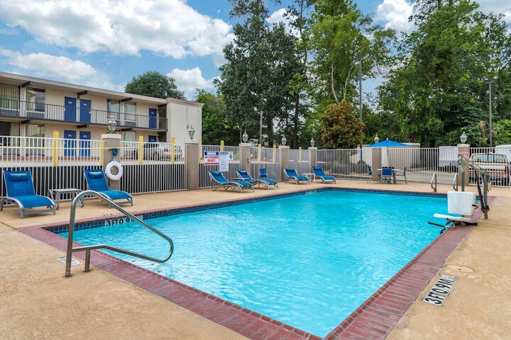 Comfort Inn & Suites Cleveland TX