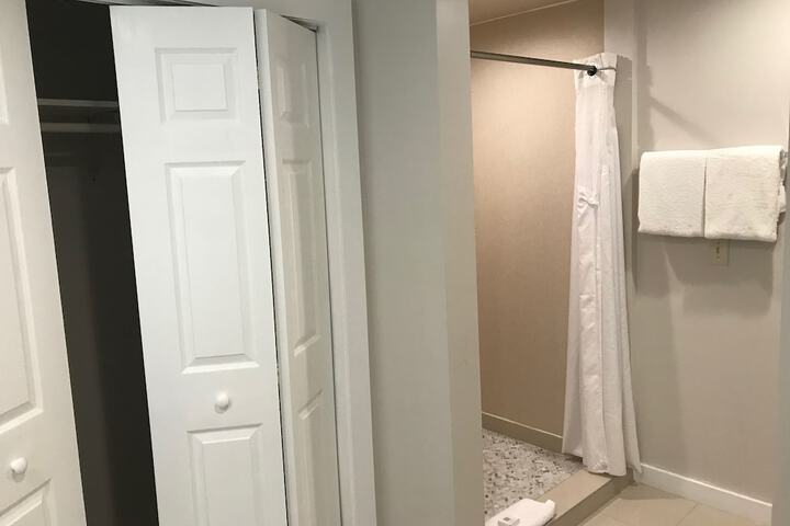 Room 25 of 68