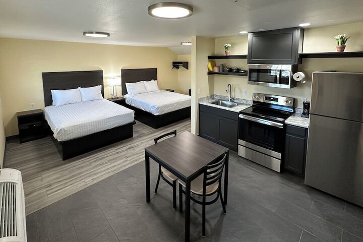 Room 10 of 14