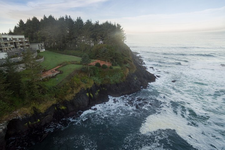 Whale Cove Inn