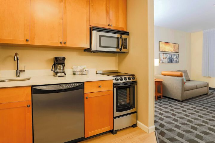 Room 13 of 28