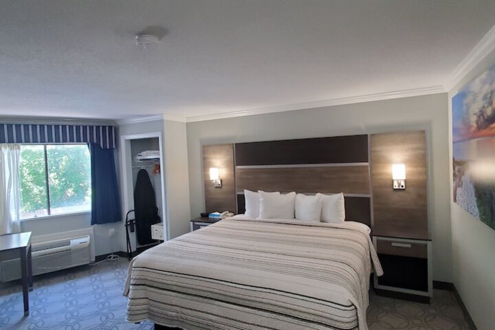 Ambassador Inn & Suites