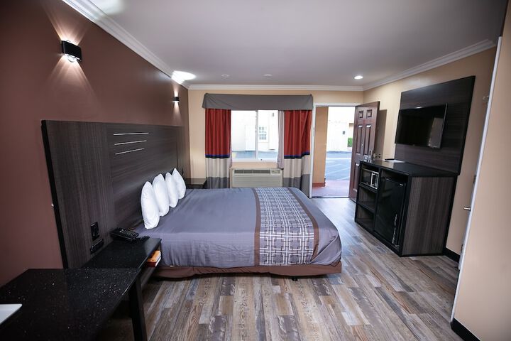 Rodeway Inn & Suites Bellflower