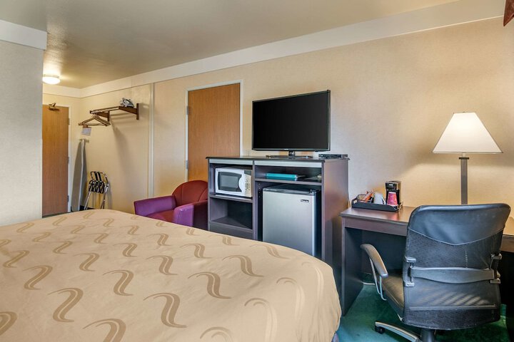 Room 52 of 107