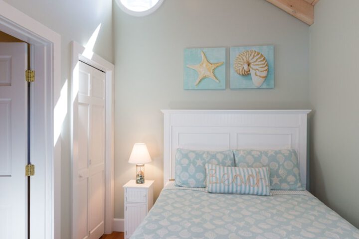 Room 100 of 373
