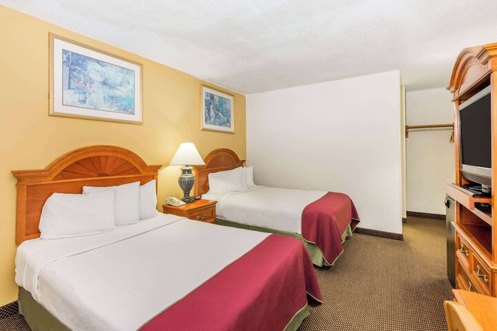 Room 14 of 33