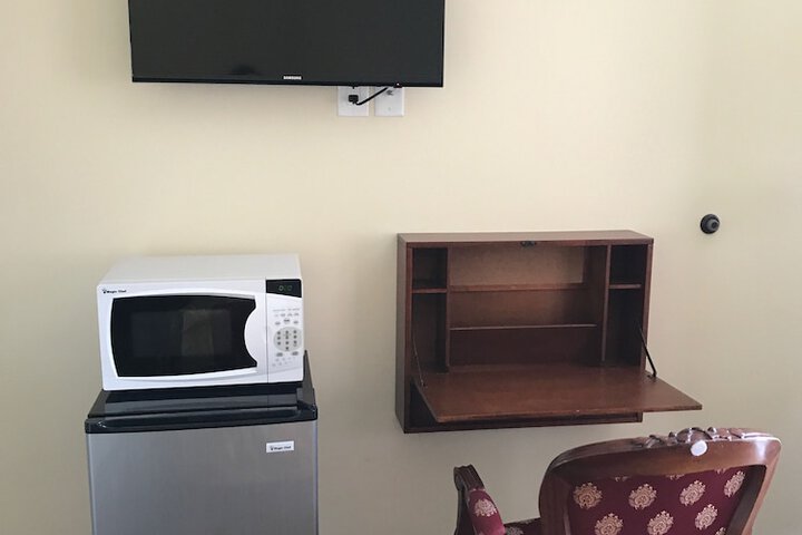 Room 27 of 40